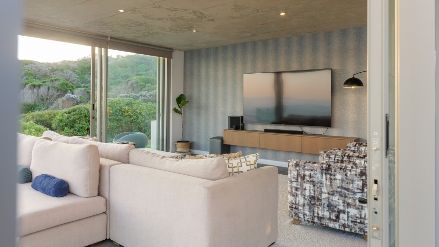 5 Bedroom Property for Sale in Suiderstrand Western Cape